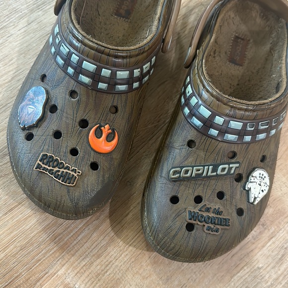 CROCS | Unisex Kid’s Star Wars Chewbacca Classic Lined Clogs - Picture 5 of 8